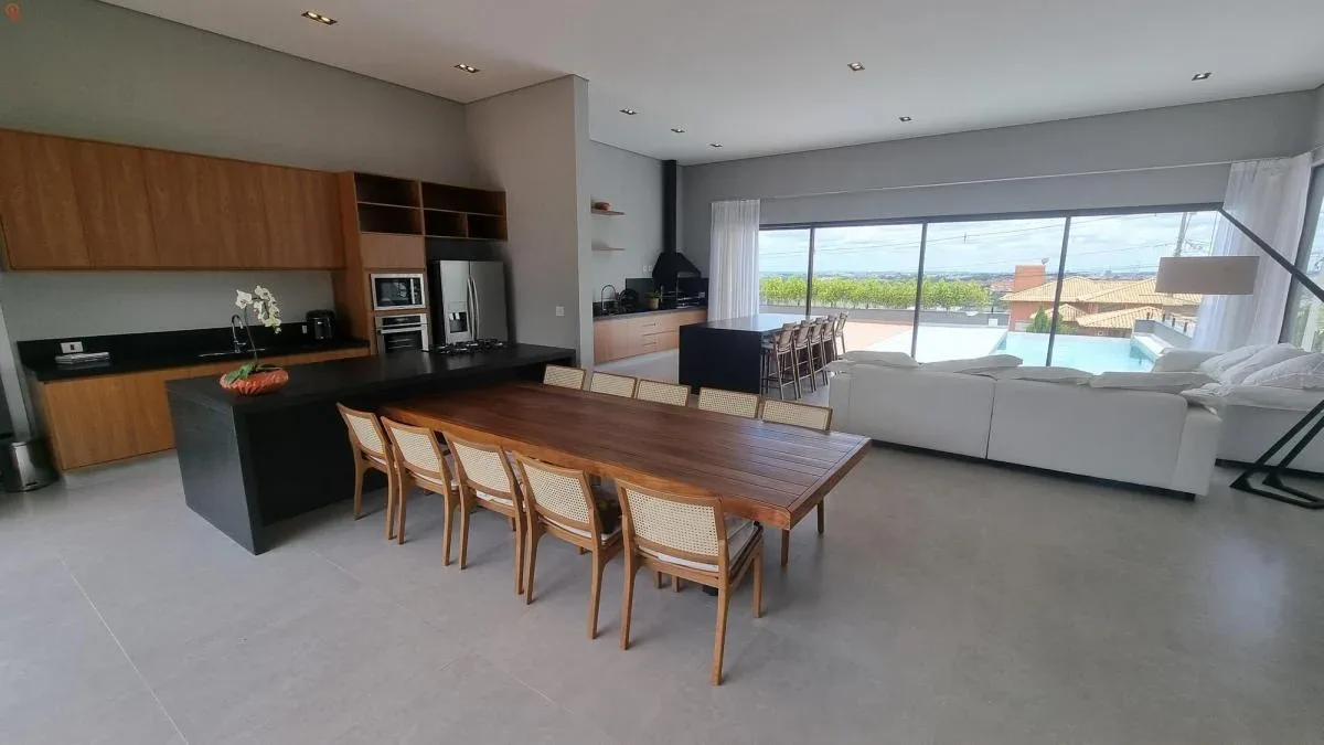 Casa de alto padrão no Condomínio Xapada Itu em Itu - SP: ampla área verde, piscina e 4 suítes.