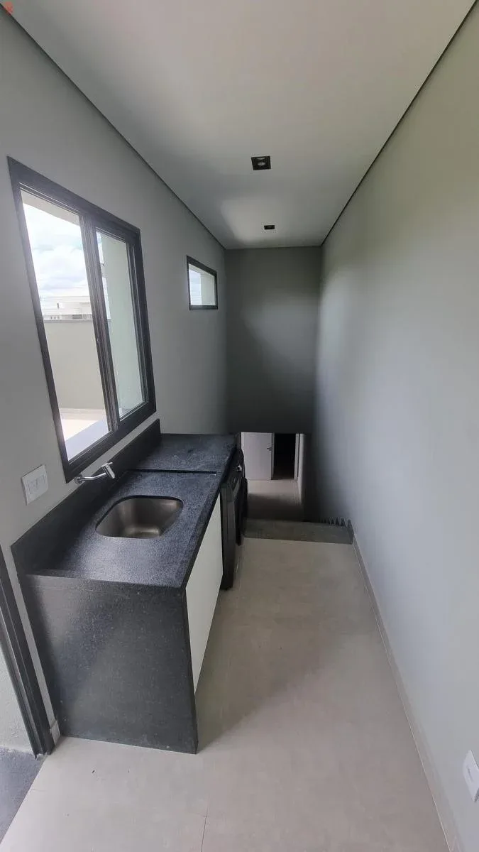 Casa de alto padrão no Condomínio Xapada Itu em Itu - SP: ampla área verde, piscina e 4 suítes.