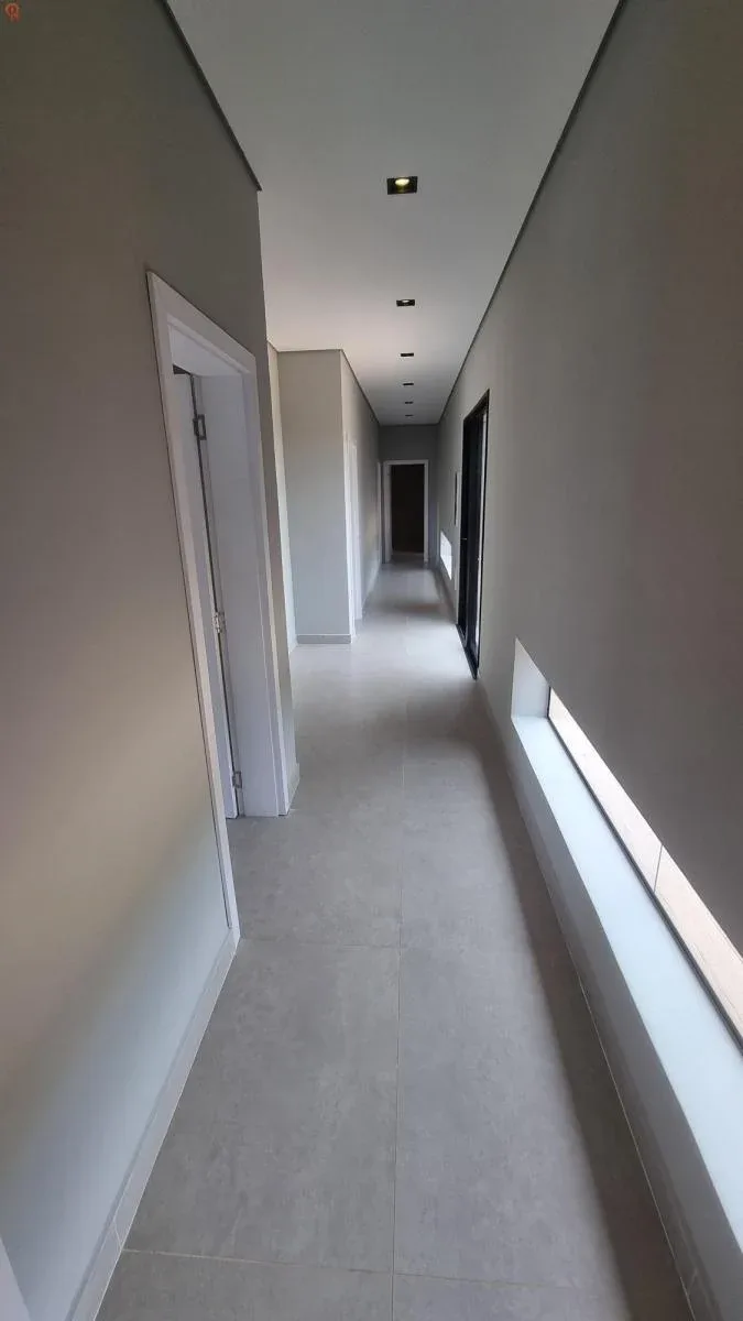 Casa de alto padrão no Condomínio Xapada Itu em Itu - SP: ampla área verde, piscina e 4 suítes.