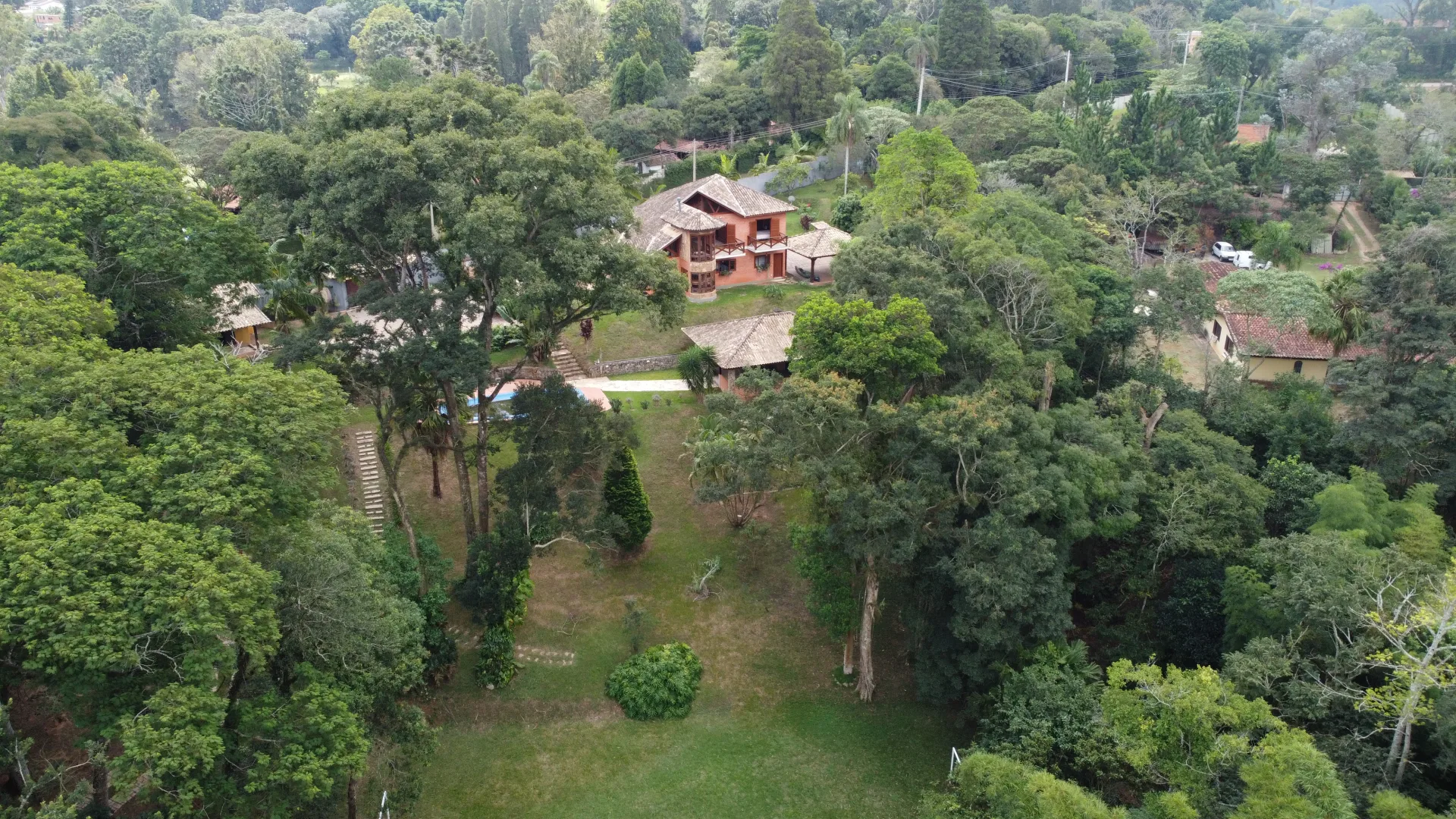 Chácara Alto Padrão com Lago em Mairinque – 5.500 m², Casa com 4 Dorms (2 Suítes)