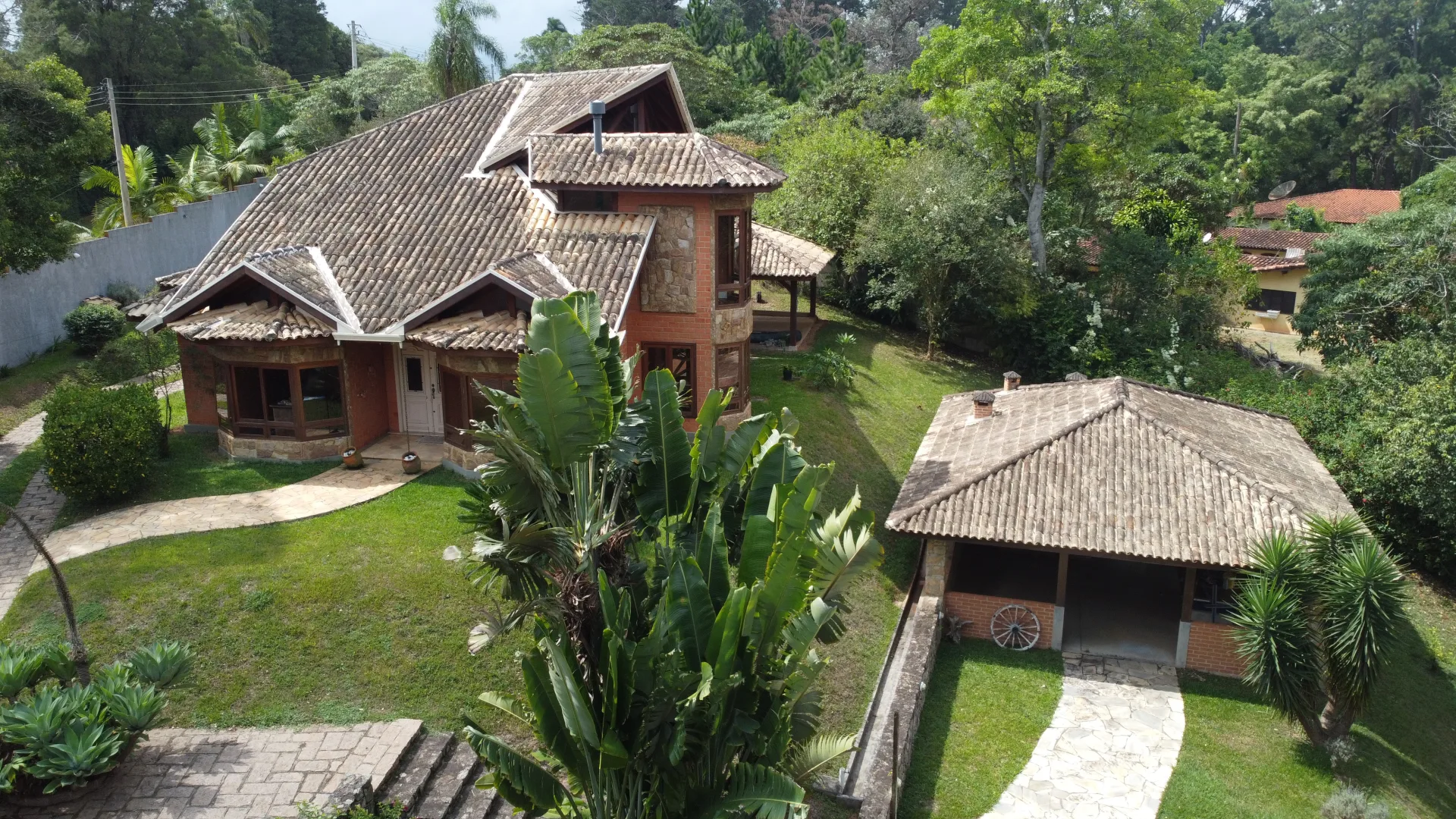 Chácara Alto Padrão com Lago em Mairinque – 5.500 m², Casa com 4 Dorms (2 Suítes)