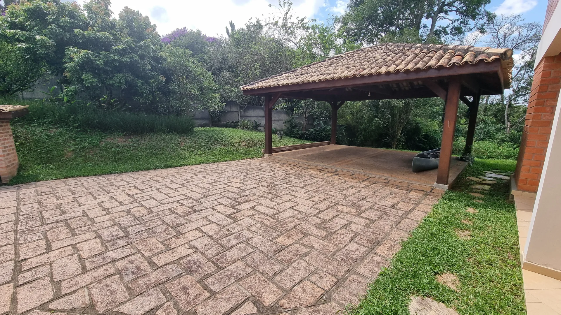 Chácara Alto Padrão com Lago em Mairinque – 5.500 m², Casa com 4 Dorms (2 Suítes)