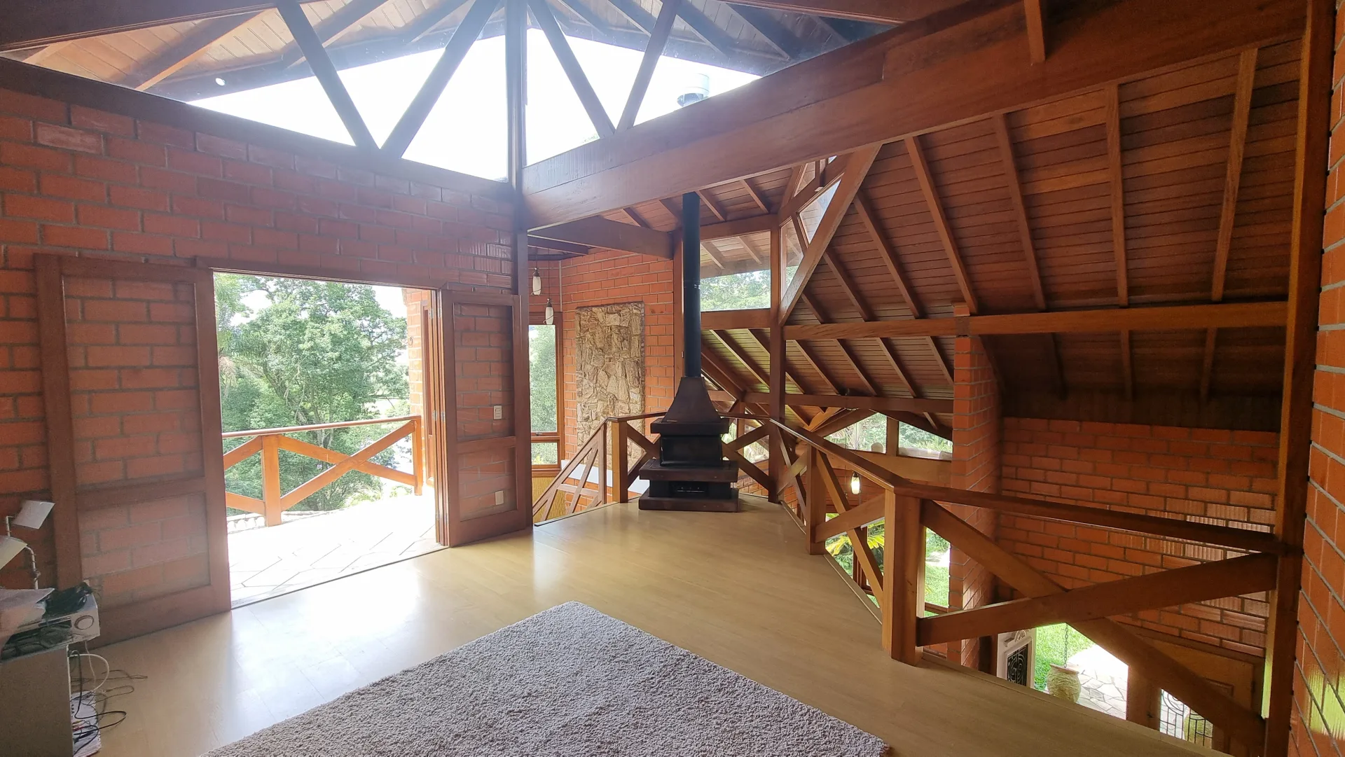 Chácara Alto Padrão com Lago em Mairinque – 5.500 m², Casa com 4 Dorms (2 Suítes)