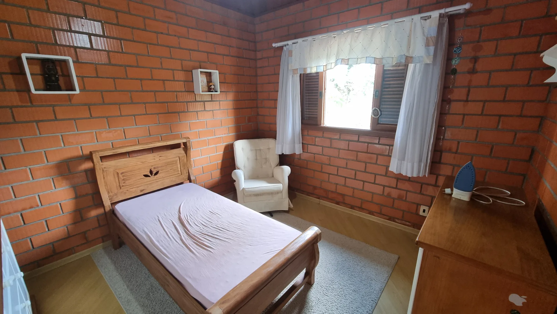 Chácara Alto Padrão com Lago em Mairinque – 5.500 m², Casa com 4 Dorms (2 Suítes)