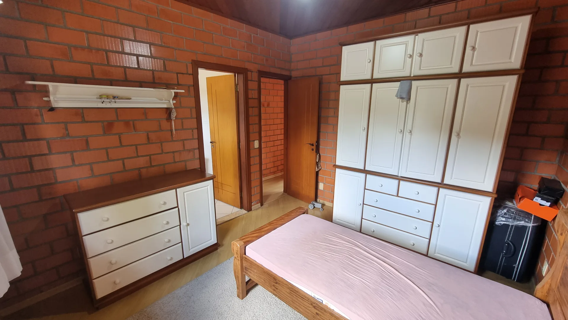 Chácara Alto Padrão com Lago em Mairinque – 5.500 m², Casa com 4 Dorms (2 Suítes)