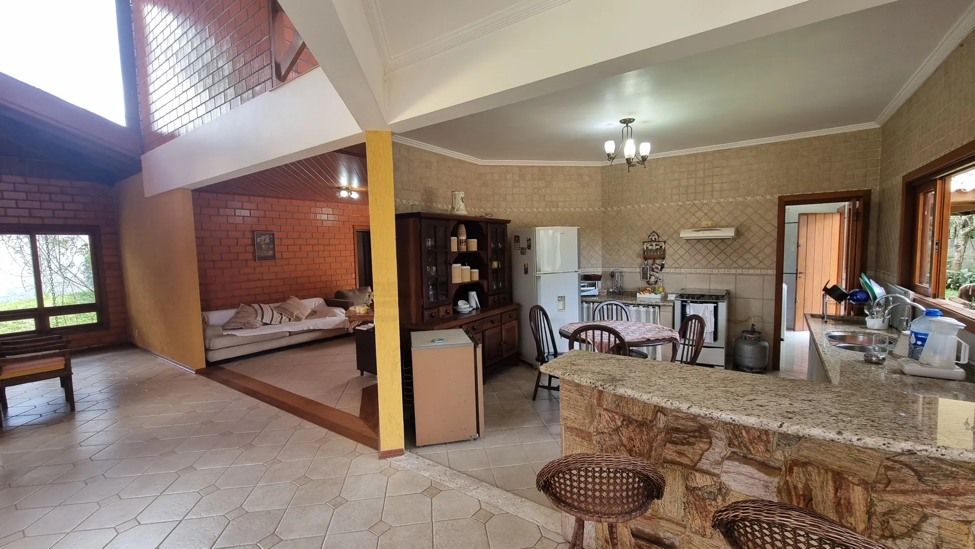 Chácara Alto Padrão com Lago em Mairinque – 5.500 m², Casa com 4 Dorms (2 Suítes)