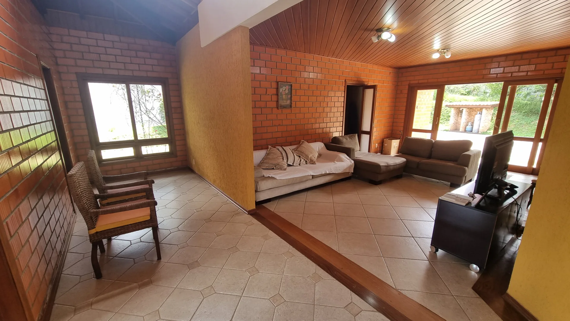 Chácara Alto Padrão com Lago em Mairinque – 5.500 m², Casa com 4 Dorms (2 Suítes)