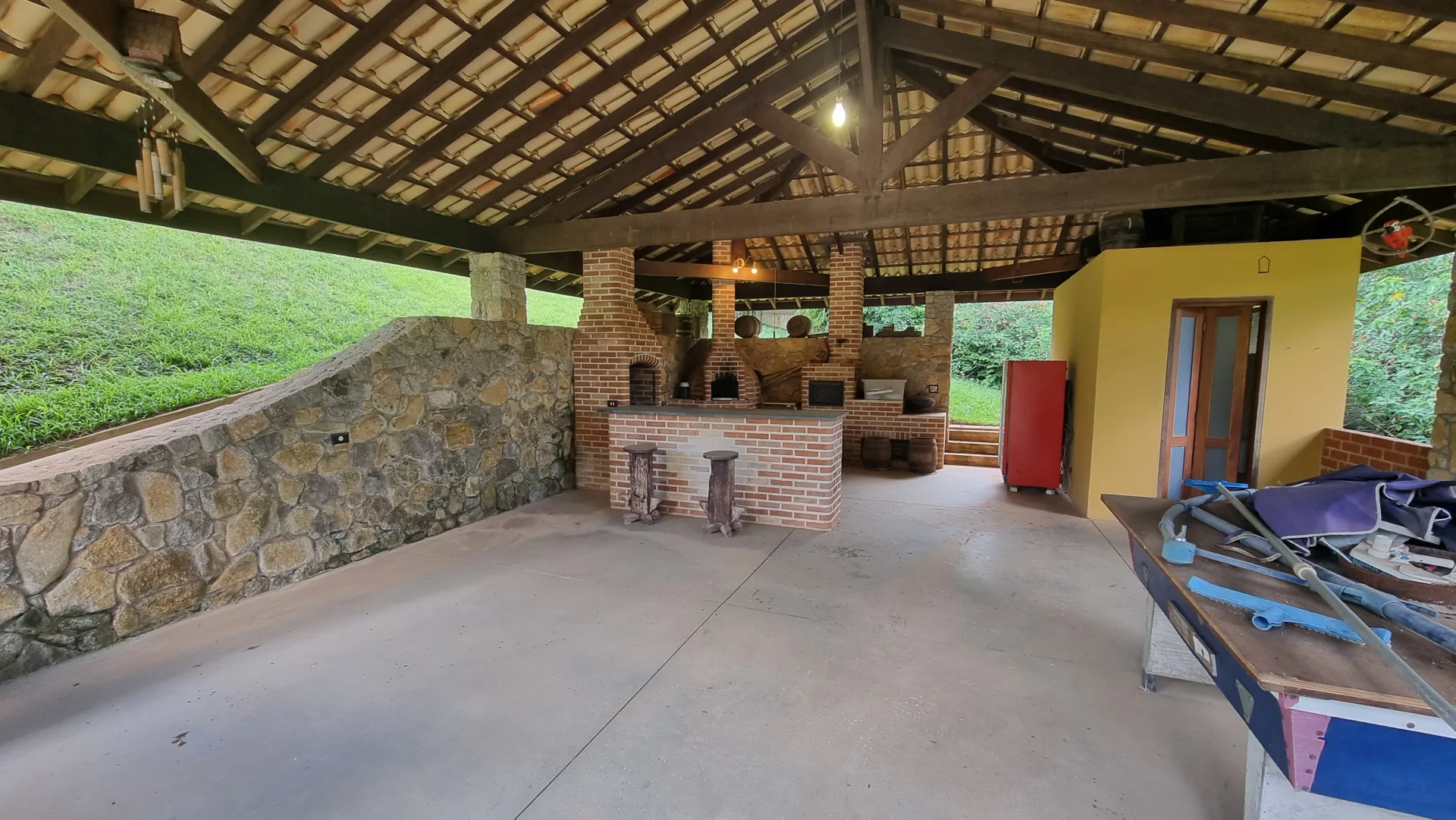 Chácara Alto Padrão com Lago em Mairinque – 5.500 m², Casa com 4 Dorms (2 Suítes)