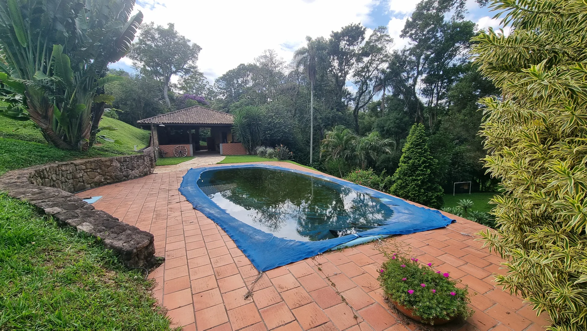 Chácara Alto Padrão com Lago em Mairinque – 5.500 m², Casa com 4 Dorms (2 Suítes)