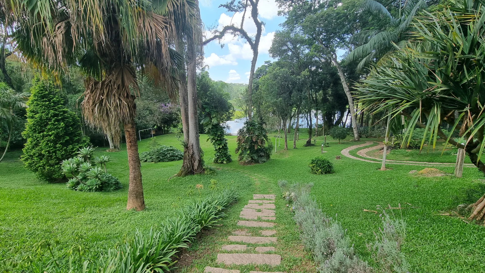 Chácara Alto Padrão com Lago em Mairinque – 5.500 m², Casa com 4 Dorms (2 Suítes)