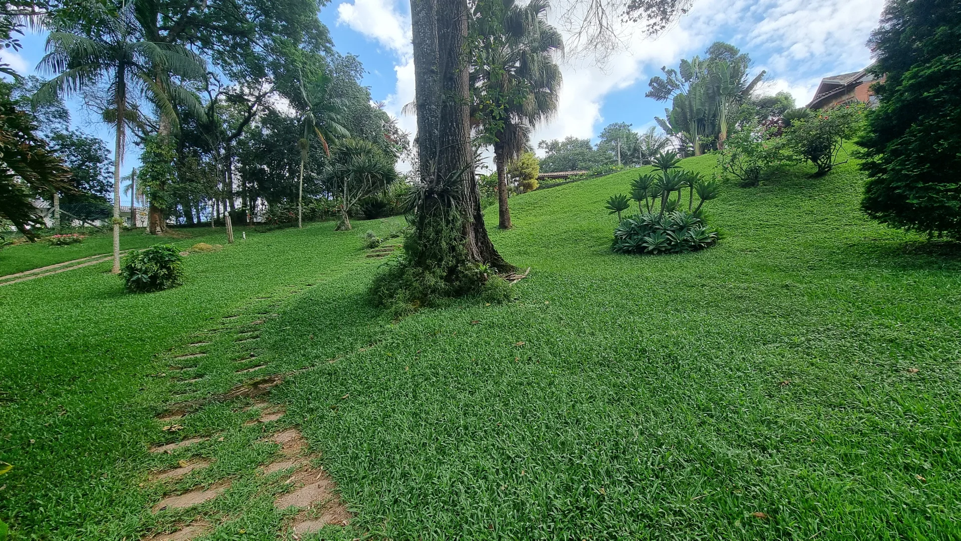 Chácara Alto Padrão com Lago em Mairinque – 5.500 m², Casa com 4 Dorms (2 Suítes)