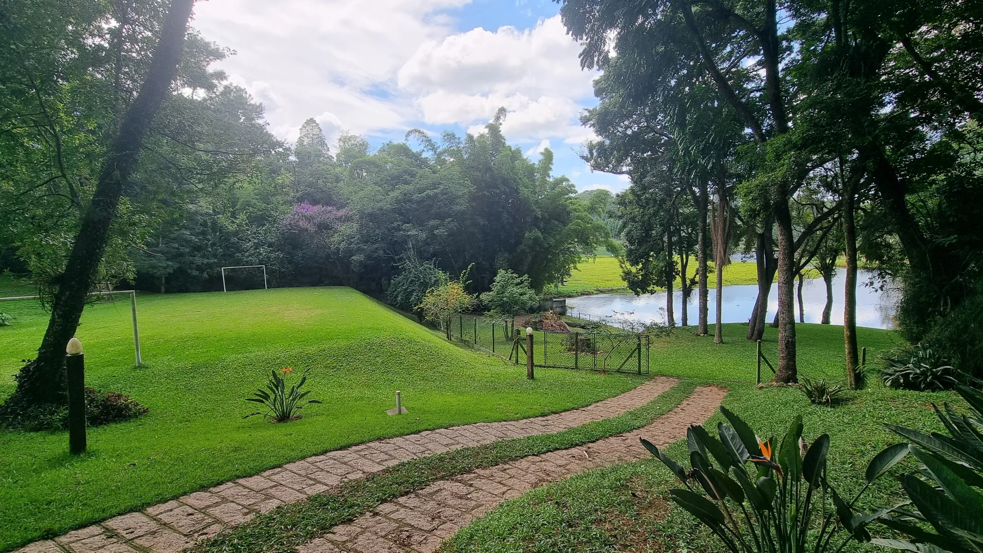 Chácara Alto Padrão com Lago em Mairinque – 5.500 m², Casa com 4 Dorms (2 Suítes)