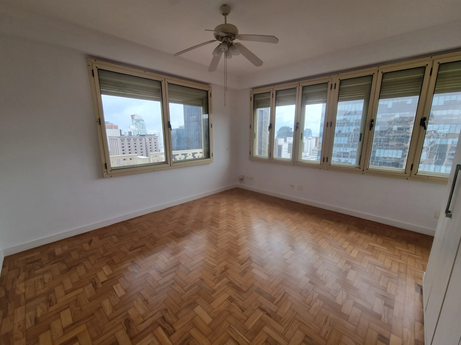 Apartamento à Venda no Saint Honoré – 233m², 3 Dormitórios e Vista Panorâmica para a Avenida Paulista