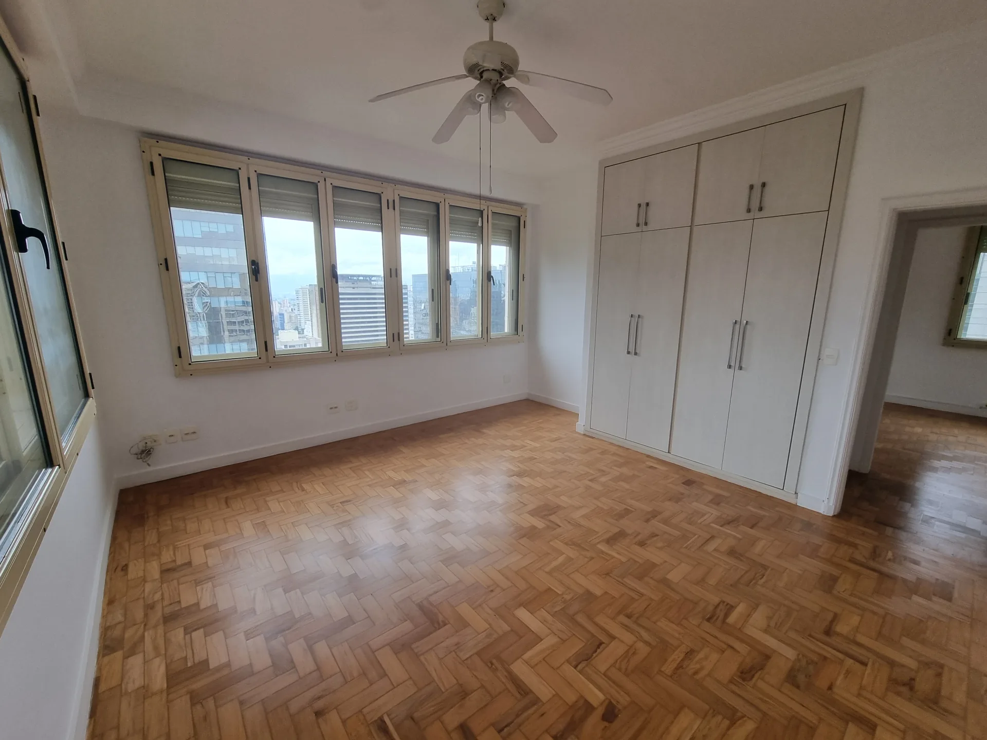 Apartamento à Venda no Saint Honoré – 233m², 3 Dormitórios e Vista Panorâmica para a Avenida Paulista